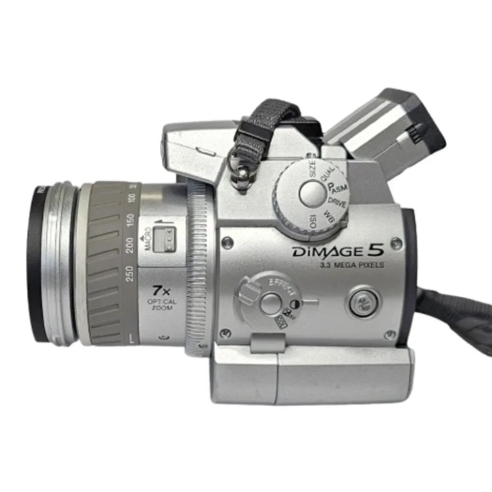Konica Minolta DiMage 5 3.3 Mega Pixels 7x Optical Zoom Digital Camera POWERS ON
